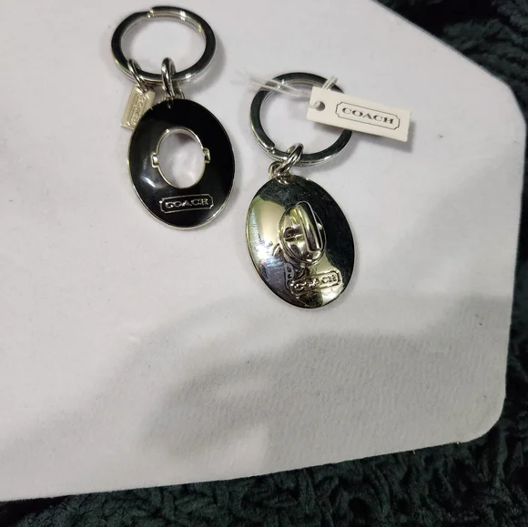 Coach Vintage Valet Turnlock Keychain - Picture 7 of 7